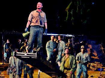 Liev Schreiber and His Troops